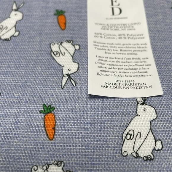 3 NWT Ellen Degeneres bunny/carrot table placemats. 18” x 13” blue background. - Picture 1 of 6